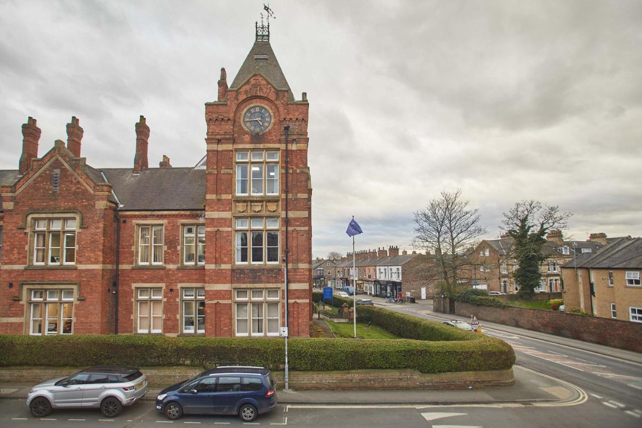 4 Blue Bridge Court * York