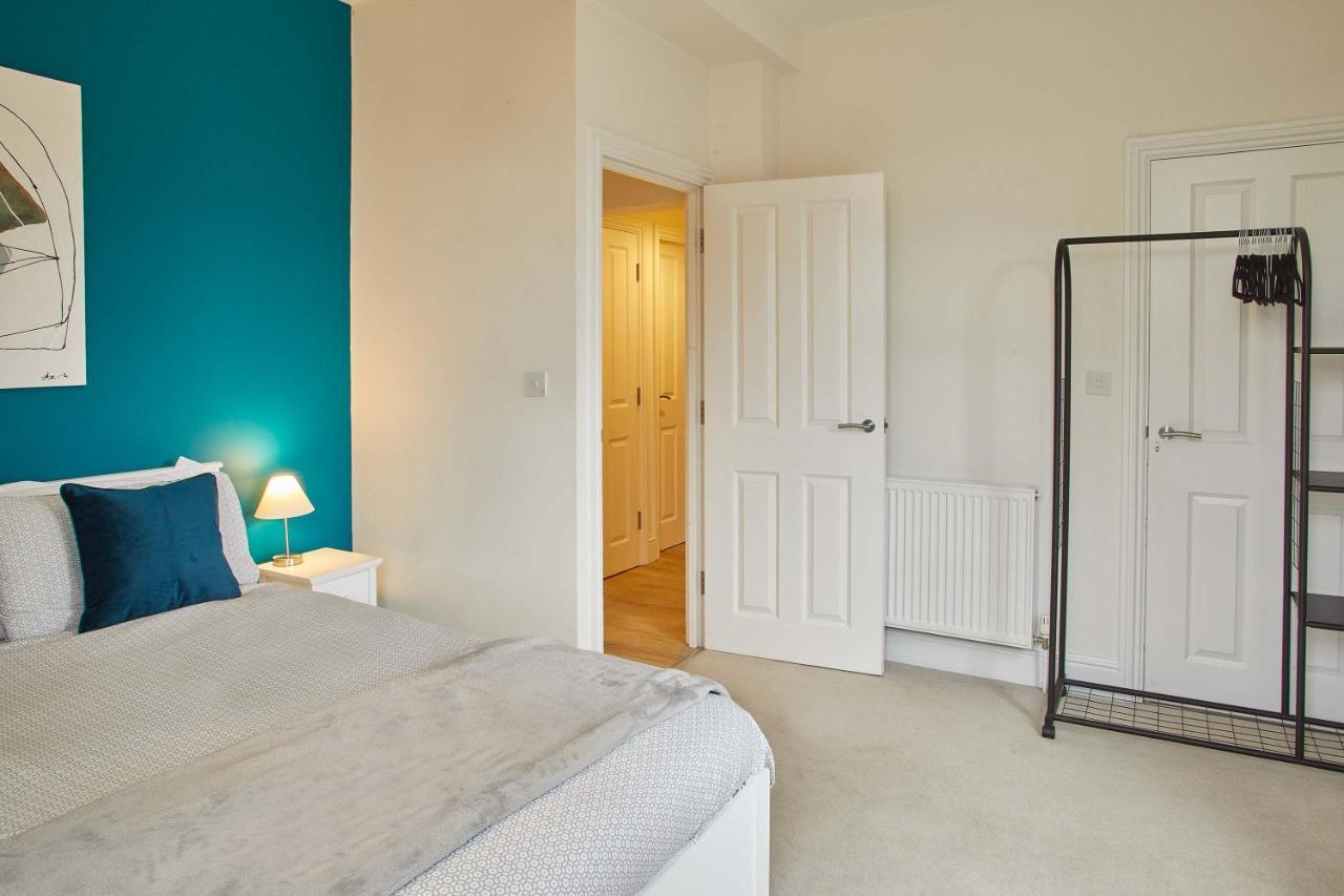 Apartment 4 Blue Bridge Court *