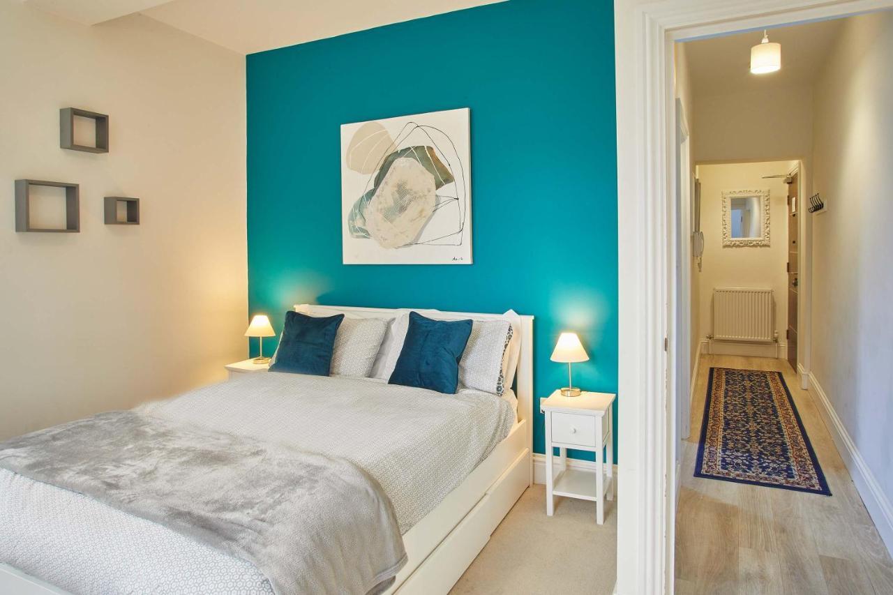 4 Blue Bridge Court * York