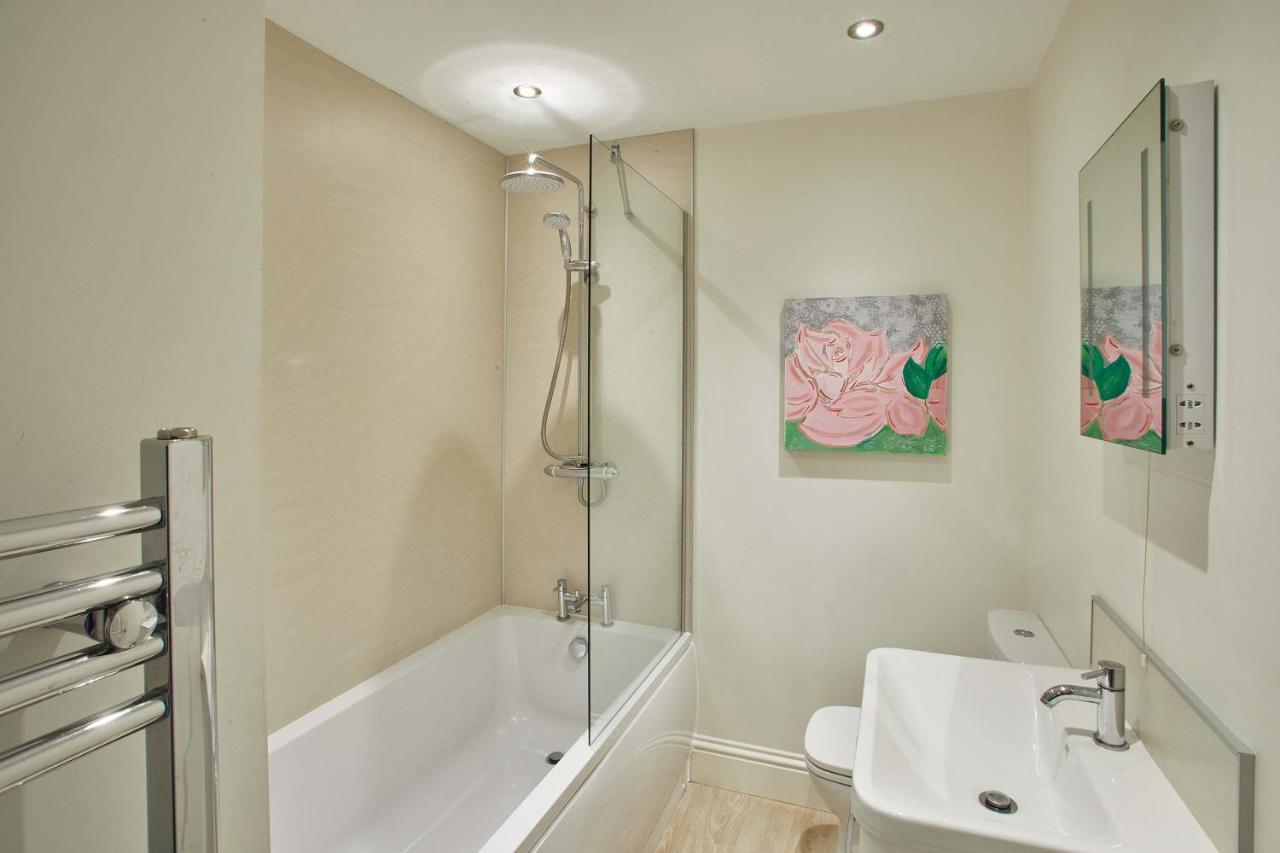 4 Blue Bridge Court Apartment York