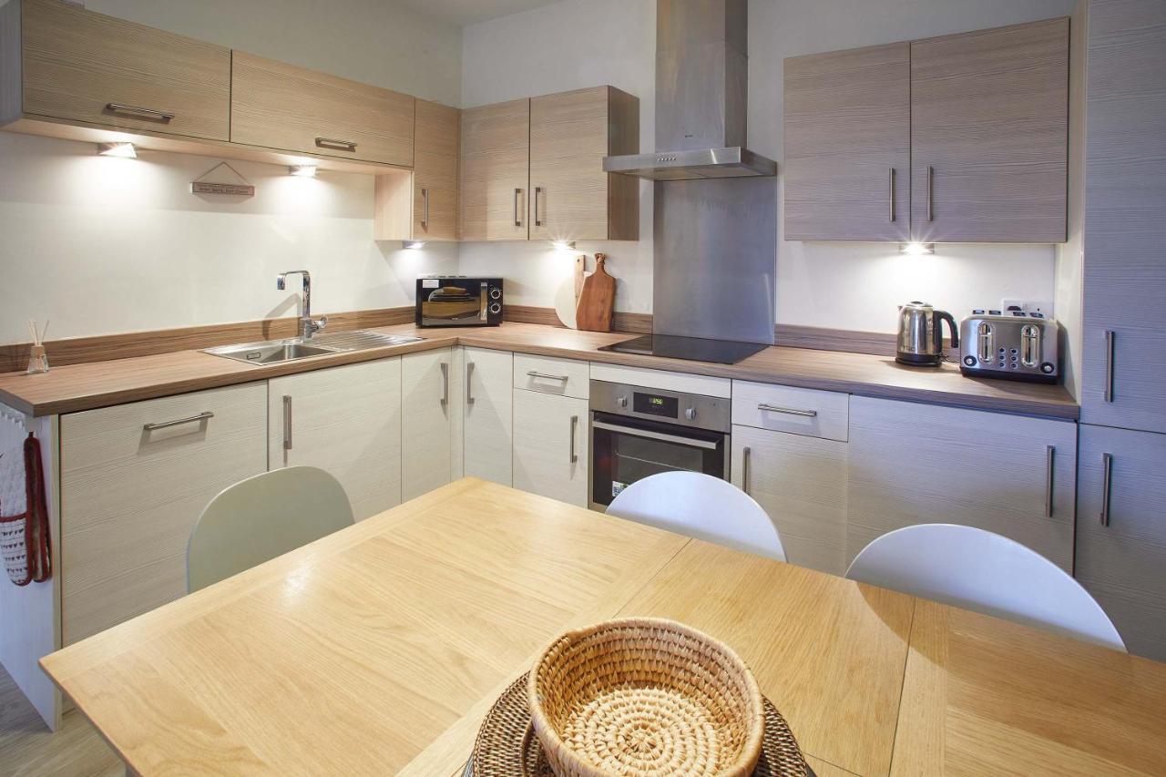 Apartment 4 Blue Bridge Court