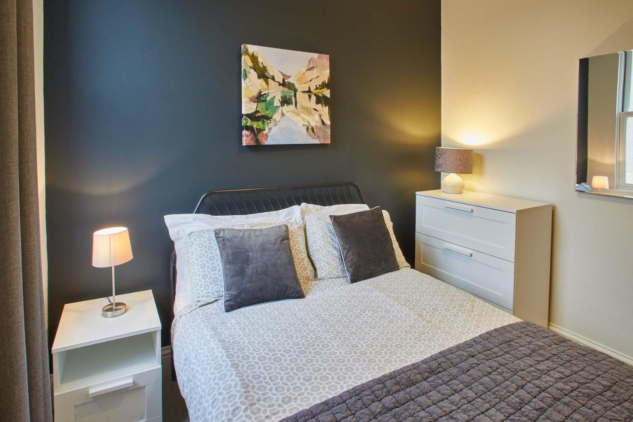4 Blue Bridge Court * York