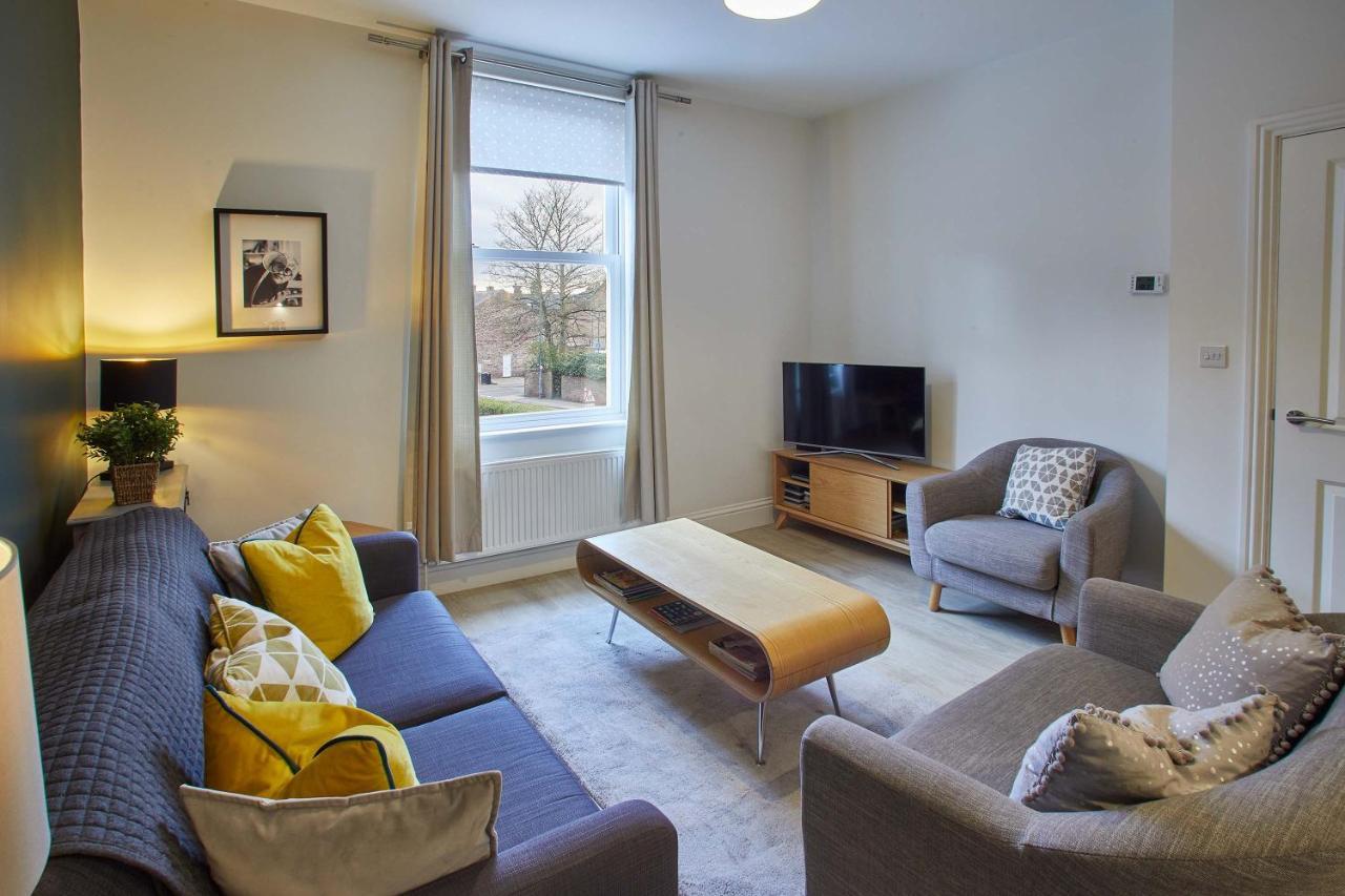 4 Blue Bridge Court * York