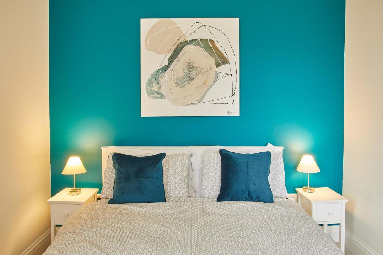 4 Blue Bridge Court * York